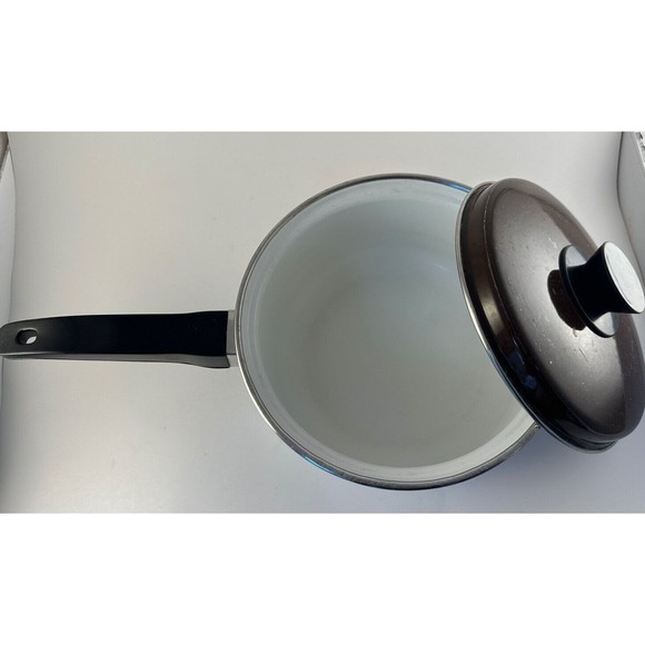 Finger Hut Vintage Enamel 8” Sauce Pan 2 Lid 1975 Vegetable Design - Picture 5 of 12